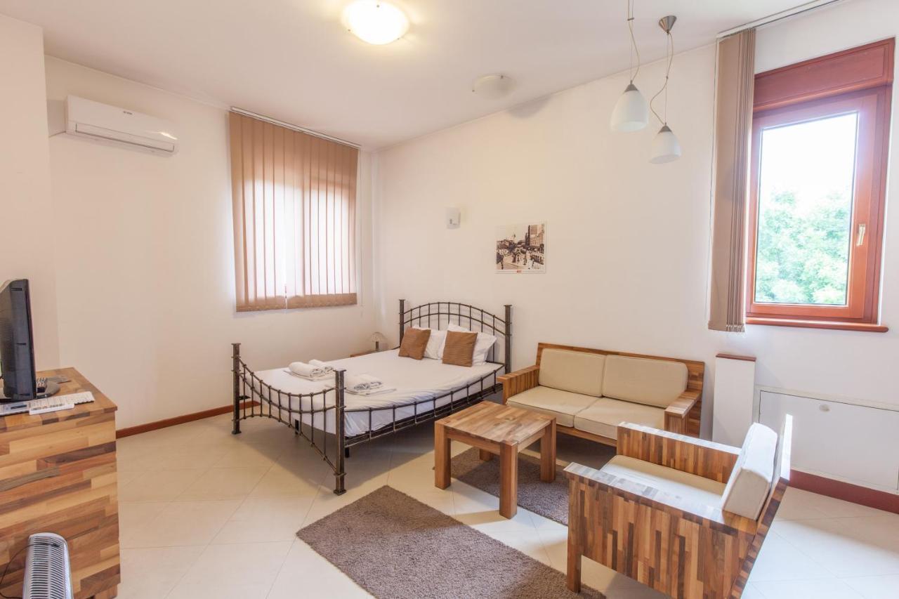 The Belgrade Hills Rooms And Suites ภายนอก รูปภาพ